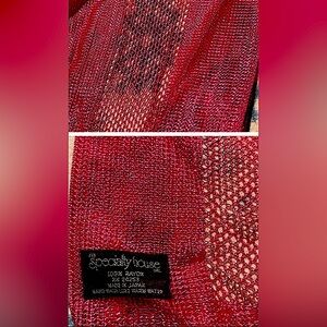 Long vitg scarf w/fringe Lacy crochet fishnet pattern new condition fuchsia